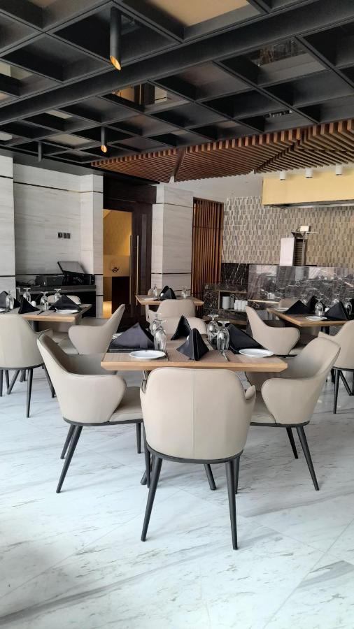 Zest Metropole Hotel Colombo Exterior photo
